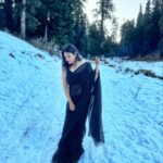 Geetashree Roy Instagram - Ice melts when heated… 😜😍 👗 @sampurna_dey_100 ❤️