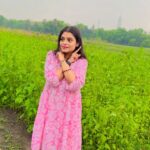 Geetashree Roy Instagram - Soak in the greenery.☘️☘️ #reelsinstagram #trendingreels #rukhisukhiroti #trending #green #greenery🌿 #dance #nature #instapost