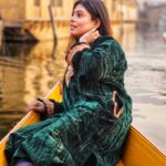 Geetashree Roy Instagram - जी भर के देख लीजिये हमको क़रीब से फिर आपके नसीब में ये बात हो न हो फिर इस जनम में मुलाक़ात हो न हो लग जा गले ||