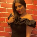 Geetashree Roy Instagram - Dur Se Dekho…😉😉 #reels #trendingreels #reelsinstagram #trending #instareels