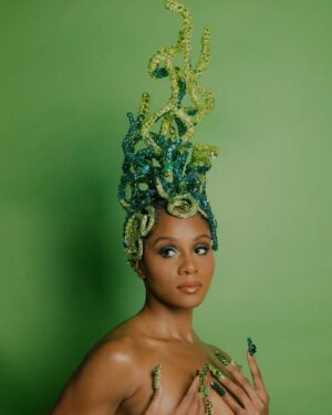 Geffri Maya Instagram - Cause if you are seen green it means you got mean bread.

Photographer: @mayaiman 
Hair: @ryanburrellhair 
MUA: @aaronpaulbeauty 
Nails: @studionailsbyanissa 
Millinery: @studioabyanissa 
Studio: @1043mixedmedia