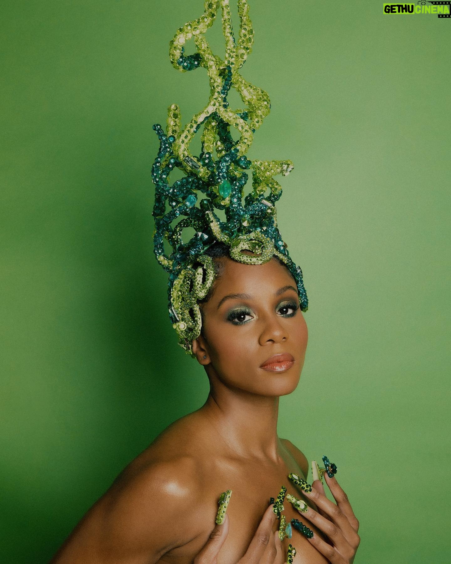 Geffri Maya Instagram - Cause if you are seen green it means you got mean bread. Photographer: @mayaiman Hair: @ryanburrellhair MUA: @aaronpaulbeauty Nails: @studionailsbyanissa Millinery: @studioabyanissa Studio: @1043mixedmedia