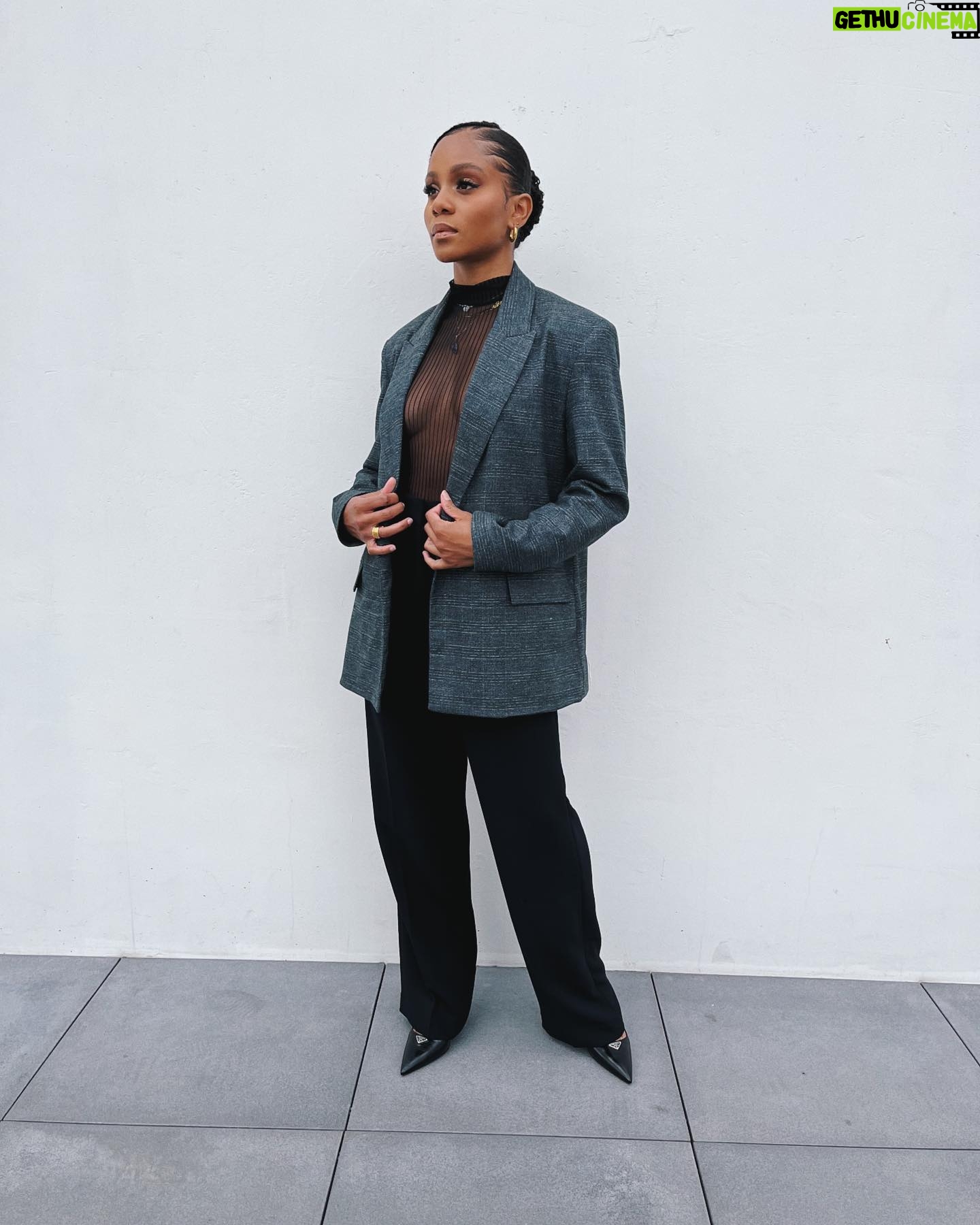 Geffri Maya - 48.4K Likes - Honored to be apart of the @naacp panel discussing the importance of authenticity and humanity in storytelling.
Thank you for gathering me @ryanburrellhair & @aaronpaulbeauty 🤍