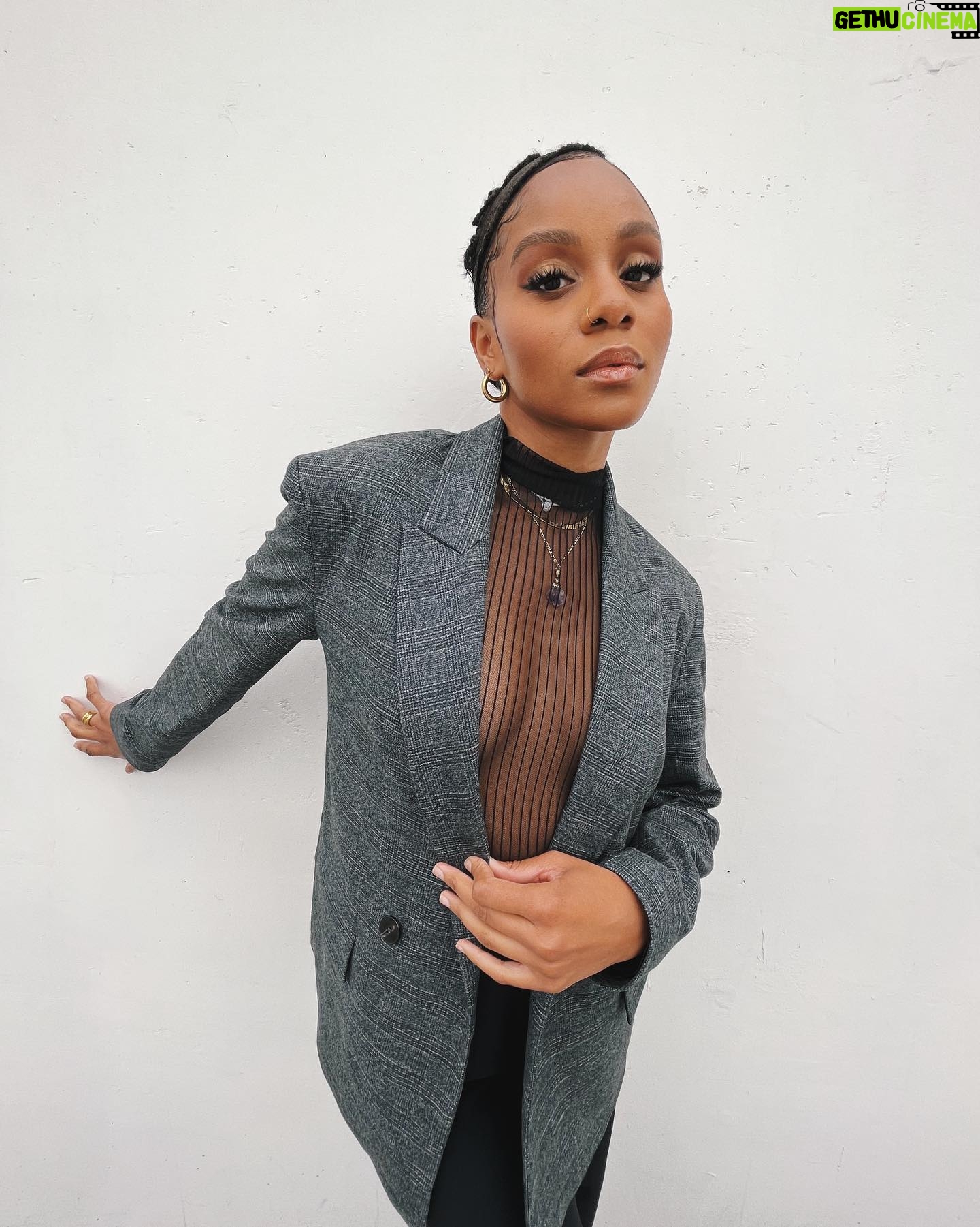 Geffri Maya - 48.4K Likes - Honored to be apart of the @naacp panel discussing the importance of authenticity and humanity in storytelling.
Thank you for gathering me @ryanburrellhair & @aaronpaulbeauty 🤍
