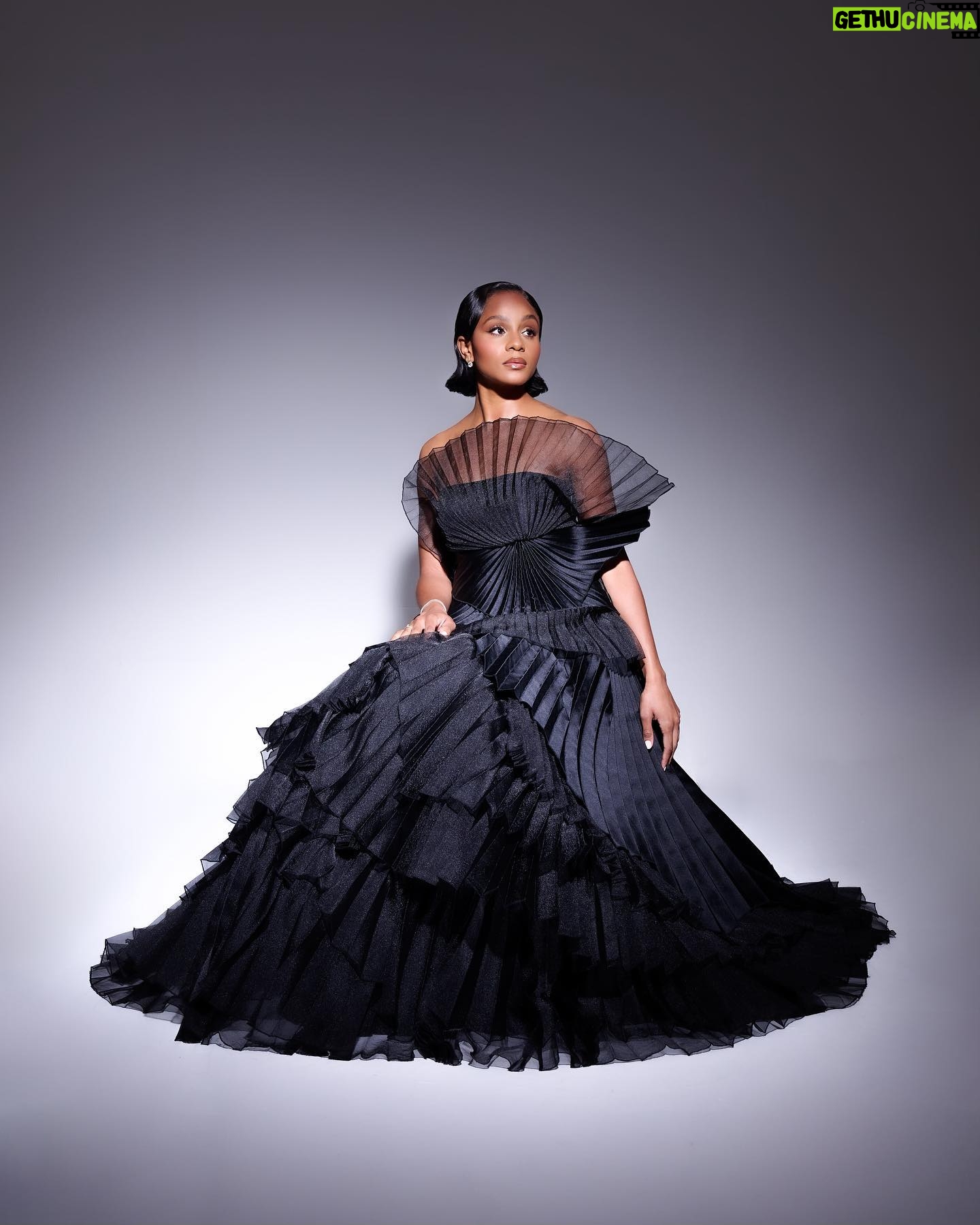 Geffri Maya - 58.8K Likes - Critics Choice.
Photographer: @mayaiman
Lighting & Studio: @trokonv @1043mixedmedia
Hair: @ryanburrellhair
Makeup: @aaronpaulbeauty
Designer: @johnpaulataker