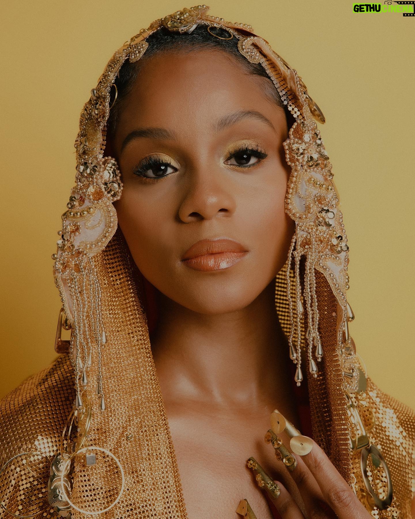 Geffri Maya - 61.2K Likes - You got to be wearin' gold the twenty four carat kind.
Photographer: @mayaiman
Hair: @ryanburrellhair
MUA: @aaronpaulbeauty
Nails: @studionailsbyanissa
Millinery: @studioabyanissa
Studio: @1043mixedmedia