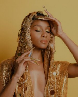 Geffri Maya Instagram - You got to be wearin' gold the twenty four carat kind.

Photographer: @mayaiman 
Hair: @ryanburrellhair 
MUA: @aaronpaulbeauty 
Nails: @studionailsbyanissa 
Millinery: @studioabyanissa 
Studio: @1043mixedmedia