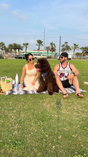 Geles Rodriguez Instagram - Come spend Sunday with the Putzels ☀️ 
•
•
•
•
#sundayvlog #southpadreisland #weddingreels