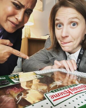 Gemma Whelan Instagram - Making big decisions at work with @parmindernagra #DIRay @itv @htmtelevision @krispykremeuk NOT AN AD THEY ARE JUST DELICIOUS!