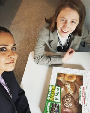 Gemma Whelan Instagram - Making big decisions at work with @parmindernagra #DIRay @itv @htmtelevision @krispykremeuk NOT AN AD THEY ARE JUST DELICIOUS!