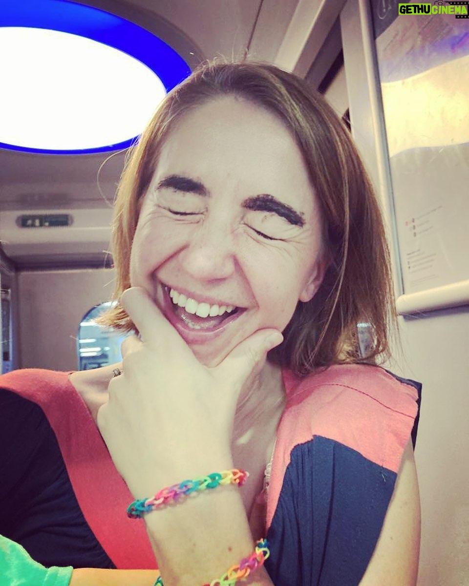 Gemma Whelan - 11.9K Likes - I travelled a long way this morning, met many people and had many interactions - finally my husband said - 'you've gone quite strong with your brows this time eh?' ... I TOTALLY FORGOT I PUT DYE ON THEM THIS MORNING AND DIDN'T WIPE IT OFF đ I can't stop laughing đ have a good week all...!âđź