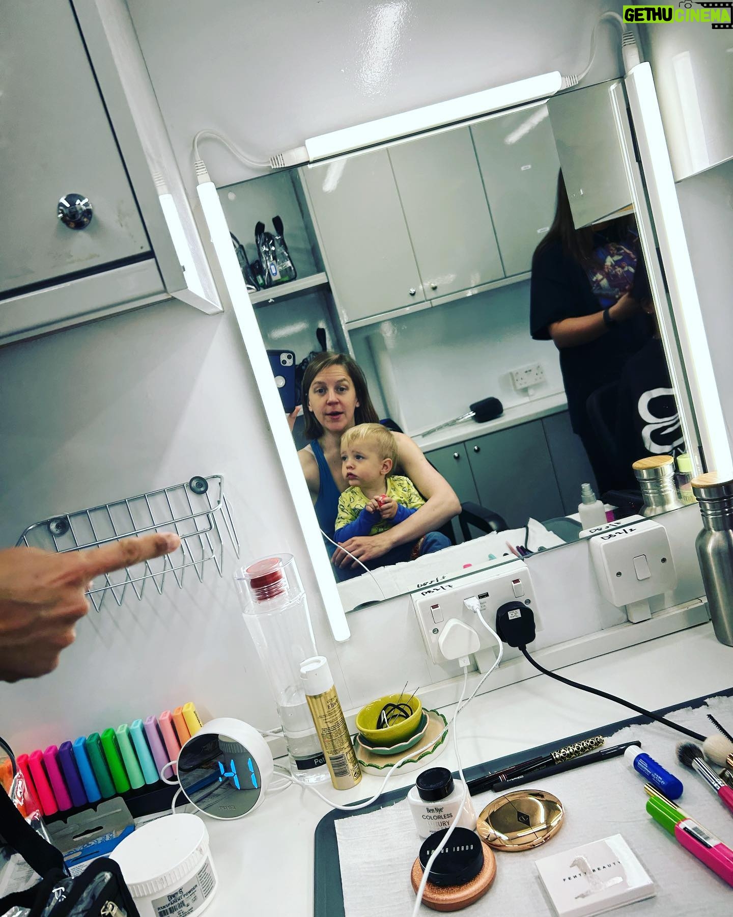 Gemma Whelan Instagram - Beautiful valuable precious work-life chaos...π₯πΊπΆπΌπ§πoh hello Sunday.... π΄ ...