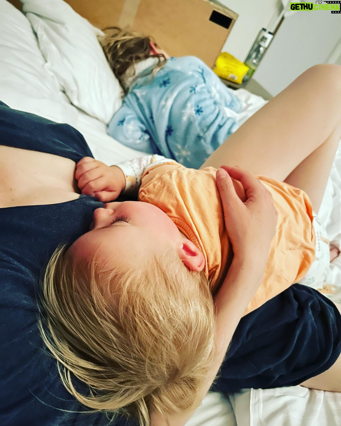 Gemma Whelan Instagram - Beautiful valuable precious work-life chaos...π₯πΊπΆπΌπ§πoh hello Sunday.... π΄ ...