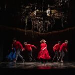 Gemma Whelan Instagram - RRRROOOAAAAAARRRR!!! Have you seen it yet? #underdogplay @nationaltheatre @ishashahphotography 🙌🏼