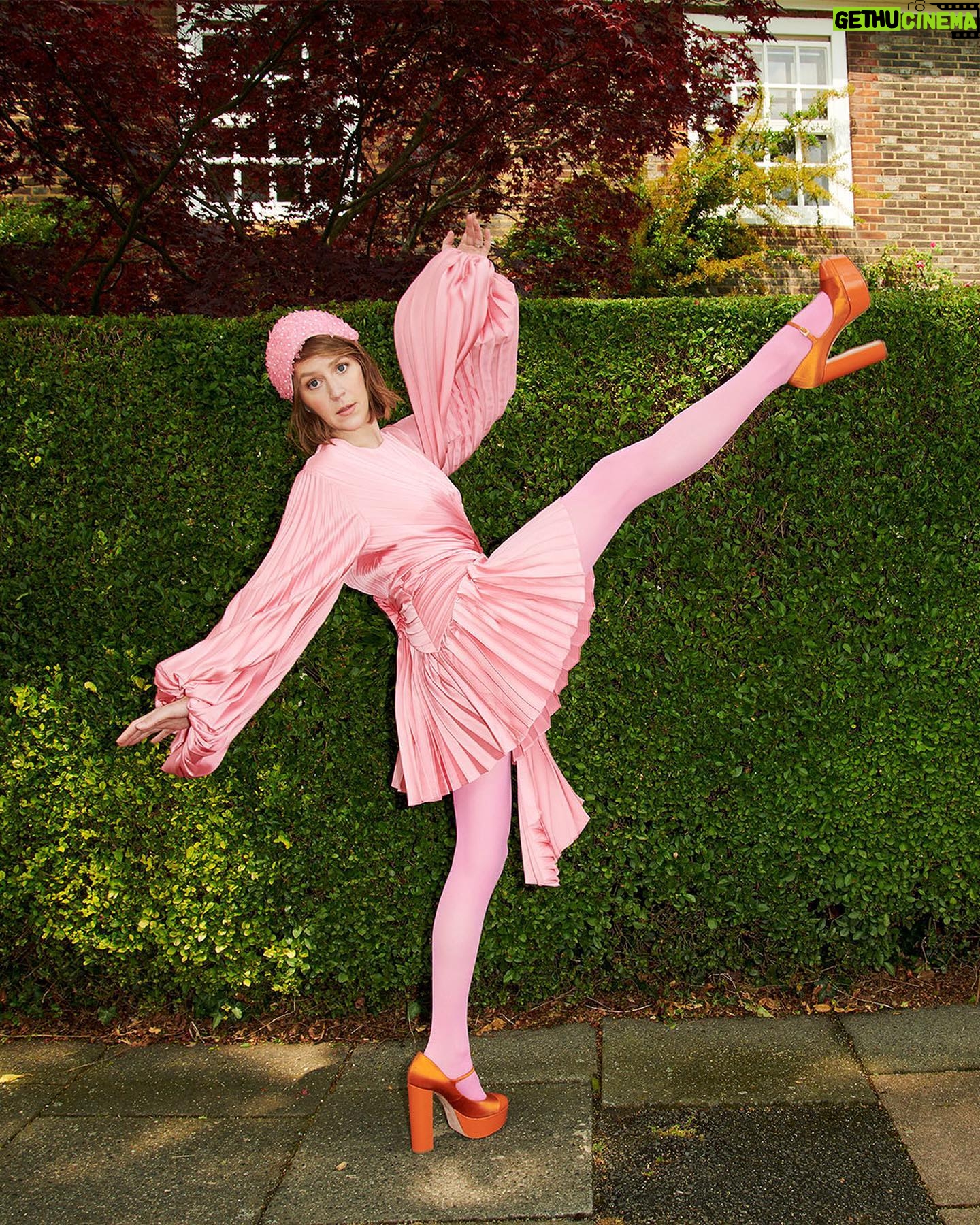 Gemma Whelan Instagram - Game of Thrones and The Tower star Gemma Whelan (@gemwhelan) tells Sophie @heawood about her no-holds-barred roles, her parents, being a mother, and her approach to handling awkward scenes… Speaking of her dad, Gemma says he ‘was a real champion of me; he was always the one saying, “I absolutely believe in you, you’ll win a Bafta.” We used to watch The Graham Norton Show together and I said, “Ooh, I’d love to be on that one day.” And he’d say, “You will be!” And I was, but,’ she says, blinking away a tear, ‘he didn’t live long enough to see it.’ Tap the link in bio to read more. 📸: @andrewwoffinden Picture director: @esterpicturedirector Stylist: @racheldavisfashionstylist Make up: @charlotteyeomansmakeup *Gemma’s photoshoot and interview was completed prior to the start of the SAG Actors’ strike