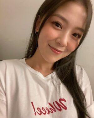 Genie Chuo Instagram - 世界很公平
有人喜歡你
有人討厭你
但你該在乎的
是你自己！
喜歡喜歡你的人
討厭討厭你的人
因為你也是世界上其中一位重要的自己