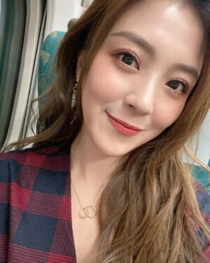 Genie Chuo Instagram - 白色情人節快樂🤍