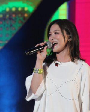 Genie Chuo Instagram - 睽違6年的時間
再次以歌手身份回到屏東演出
這是第一次參加 #屏東三大日音樂節 
我參加的是-經典歌曲之夜
謝謝台下的你們既熱情也熱烈
玩的很開心
影片出自網友之手
他拍的我都好看了🫶謝謝你
謝謝 #三立電視台  #屏東  #屏東縣政府 
還有台下的每一個你/妳