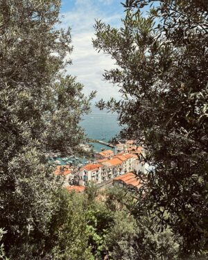Georgia Tennant Instagram - 40 hours in #Sorrento celebrating @christianbrassington surviving 40 years on the planet. @jenniefava you are the ultimate surprise party planner. Mine next? @leblonlondon @marinapiccola73 @la_minervetta @mrandmrssmith @ilbucosorrento #🍋 (and thanks to everyone who had our kids. Takes a village. Or most of west london)