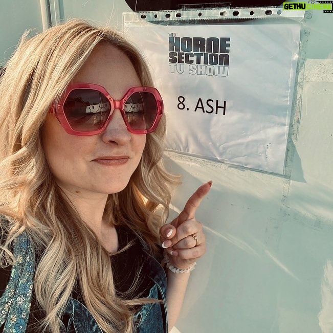 Georgia Tennant Instagram - You can now stream all episodes of #thehornesectiontvshow on #all4 .I hope you enjoy watching it as much as I did making it (to clarify that was LOTS). @camilleucan @destheray @timmahendran @hornesection @sharimakeup 🐤