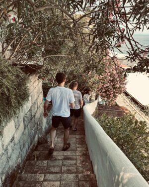 Georgia Tennant Instagram - 40 hours in #Sorrento celebrating @christianbrassington surviving 40 years on the planet. @jenniefava you are the ultimate surprise party planner. Mine next? @leblonlondon @marinapiccola73 @la_minervetta @mrandmrssmith @ilbucosorrento #🍋 (and thanks to everyone who had our kids. Takes a village. Or most of west london)