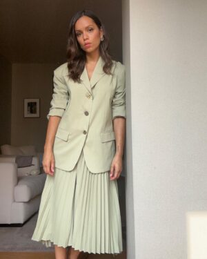 Georgina Campbell Instagram - Bird Box Barcelona press day 🖤

Styling: @leithclark 
Makeup: @ivangomez 
Hair: @ceciliehildebrandthair