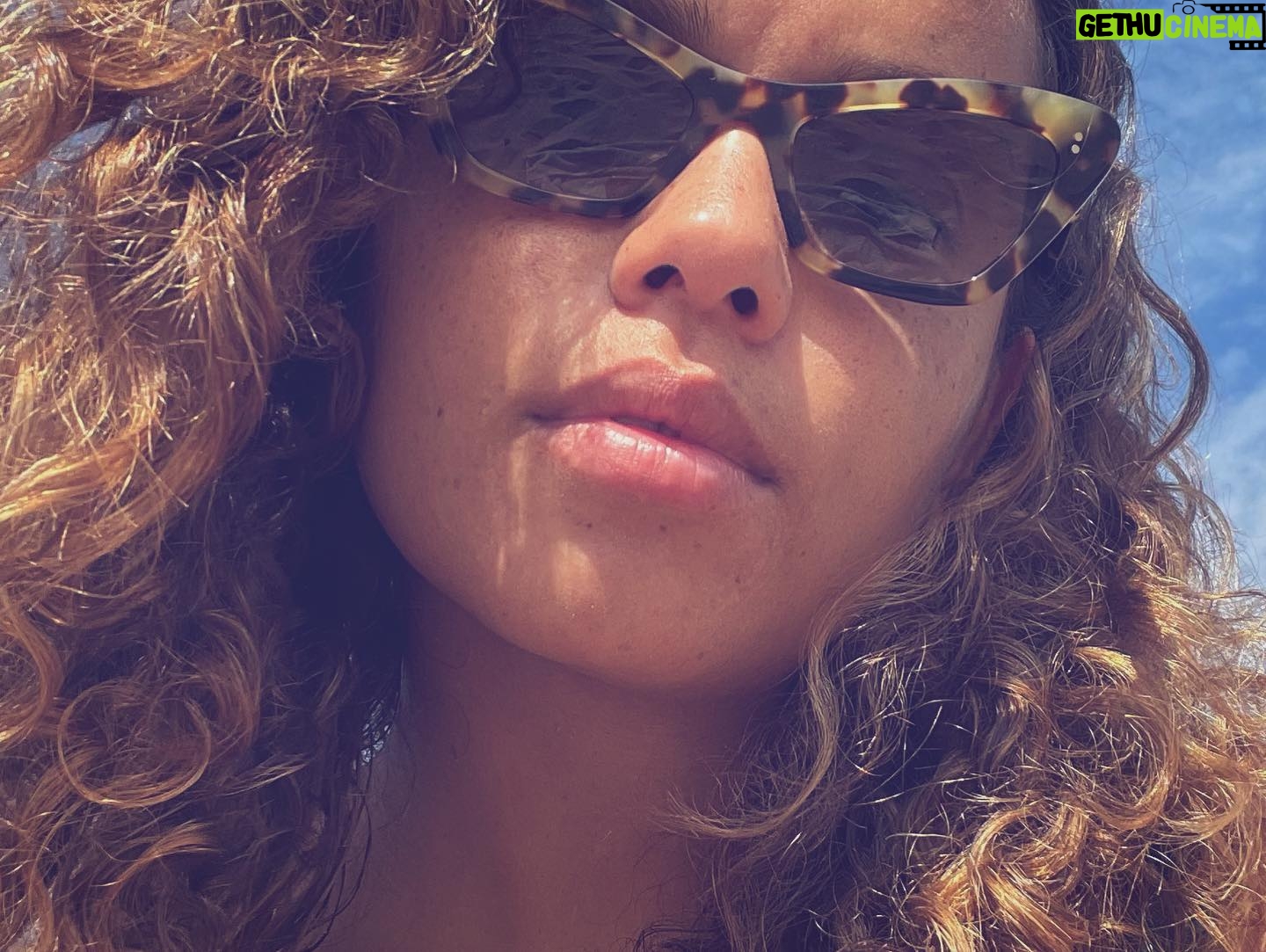 Georgina Campbell - 2.2K Likes - Beach day 😎