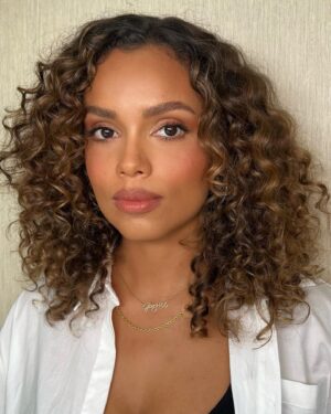 Georgina Campbell Instagram - It’s been a fun week of dress up, thank you @cherishbrookehill and @cynthiaglam for making me feel flawlessss ❤️ styled by moi 💋#barbarian #press