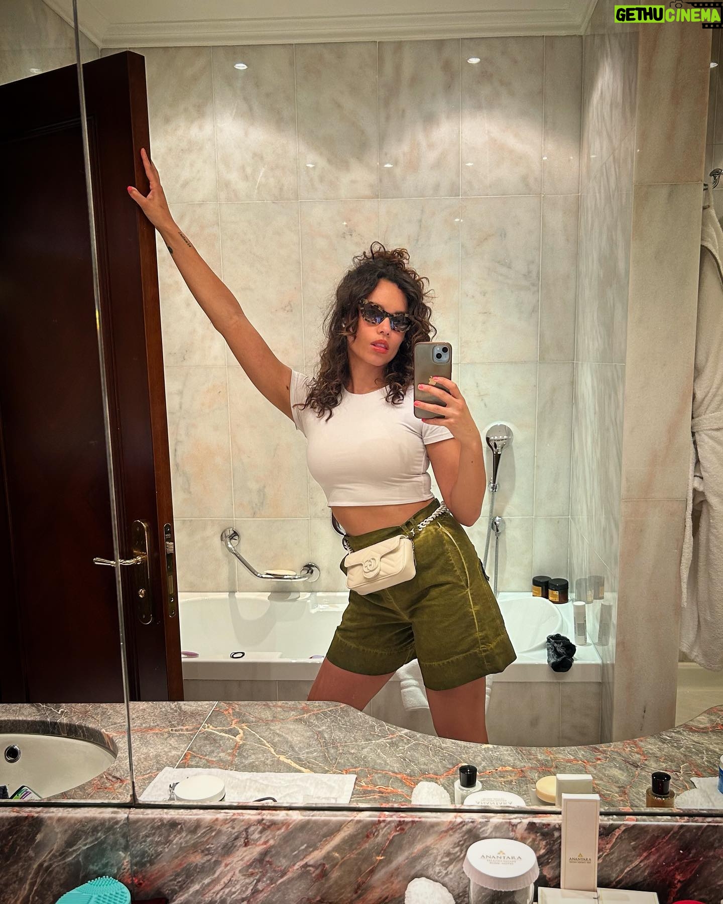 Georgina Campbell - 2.7K Likes - Who does she think she is? Italian edition.