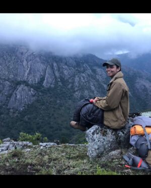 Georgina Campbell Instagram - Stop right now! I’m pretending to be a park ranger in the movie #lovelydarkanddeep and it’s currently available on @primevideo and @appletv 

I had a lovely time, with lovely people in Portugal. If you do see it, I hope you enjoy it!