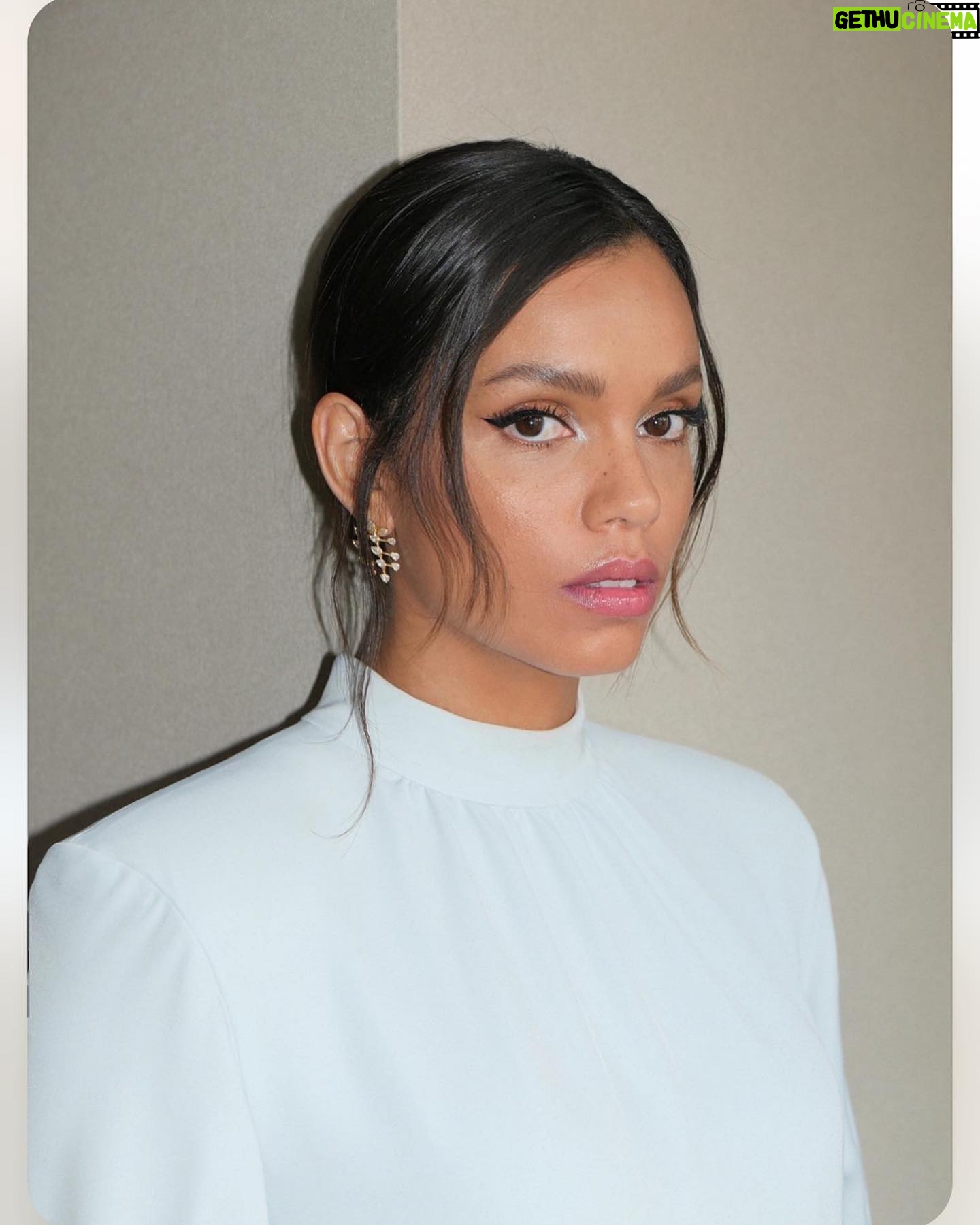 Georgina Campbell - 3.9K Likes - Bird Box Barcelona press day 🖤
Styling: @leithclark
Makeup: @ivangomez
Hair: @ceciliehildebrandthair
