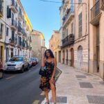 Geraldine Viswanathan Instagram - breaking the mould by being hot and on vacation