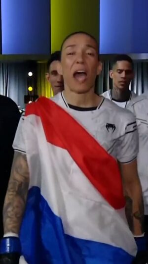 Germaine de Randamie Instagram - 🥊🇺🇸 | #UFCVegas90 | Kijk nu naar Dumont vs. De Randamie!!

📺 Kijk live op discovery !!
