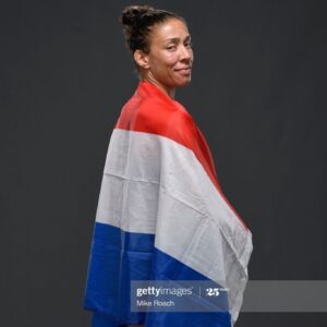 Germaine de Randamie Instagram - #UNBREAKABLE !! HUNGRY, FOCUSED, MOTIVATED=  DANGEROUS 🤫 HUNTING SEASON IS ABOUT TO START. #germainederandamie #teamironlady #ironlady #fitgirl #ufc #ufcfighter #dutchpride #fitdutchie #holland #netherlands #utrecht #fighter #hollandstrots #athlete @hydratesportdrinks @lizzygevers @saidelbadaouiofficial @duanemma @hanskroon2 @boosterfightgear “ DIE WITH MEMORIES, NOT DREAMS “