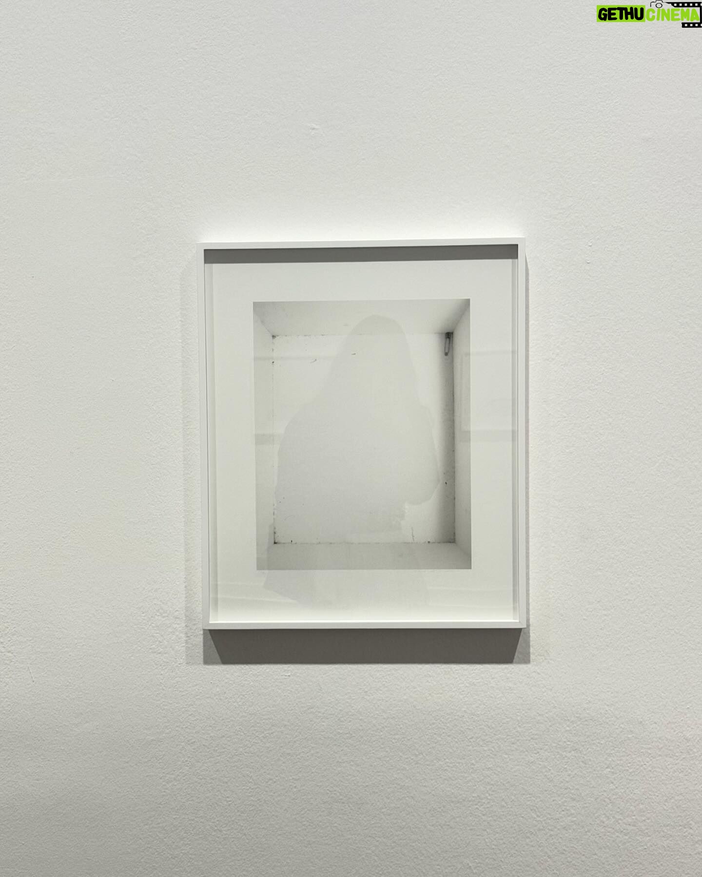 Geum Sae-rok Instagram - 채우기. 본능적으로. 감각적으로. 자유롭게. 나답게. (나답게는 뺄까.)