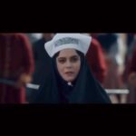 Ghazal Shakeri Instagram - … ملکزاده جان من هم یکی از زنان این سرزمین ؛ غزل می خوانمند و از دل سال ۱۴۰۲ خورشیدی برایت می نویسم! بدان که با گذشت زمان و قدم به قدم بیش از پیش از سیرت به صورت تاریخ رسیده ایم آواز تلاش هایمان ، آوازه شده غصه هایمان ،قصه های هزار و یک شب و هنوز و همچنان مشغولیم به مشق عدل و مهر و آزادی و برابری و صلح … بماند به یادگار از اولین هفته ای که جمعه اش دیگر جیران ندارد . ⌛️