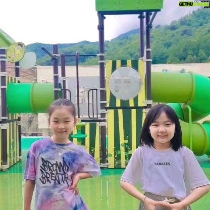 Gi So-you Instagram - 절친끼리 릴스♡ 어디서 찍던 작품이고만~^^ @aladin_kids_pool 진짜 사진.영상 맛집이넹 👍 👍 👍 ㆍ ㆍ ㆍ @aladin_kids_pool ㆍ ㆍ #더알라딘키즈풀빌라 #릴스맛지.사진맛집#아이들천국#또가고싶다 #벌써그립네😭 #대표님#최고