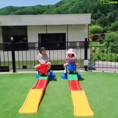 Gi So-you Instagram - 사랑스러운 너희들♡ 키즈카페보다 어느 수영장보다 더 좋았던 @aladin_kids_pool 에서 ㆍ ㆍ ㆍ #더알라딘키즈풀빌라 #박규리#기소유 #최고의풀빌라 #진짜강추 #꼭가보세요👍 #다시또가장🤍