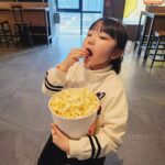 Gi So-you Instagram - 영화보러♡♡♡ ㆍ ㆍ ㆍ ㆍ #기남매 #기은유 #기소유#영화관람🎬 #외계인2