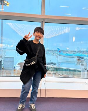 Gi So-you Instagram - 이모따라 일본여행
다컷네~
잘부탁해~
ㆍ
ㆍ
ㆍ
소유는 촬영땜에 못가서 입이 엄청나옴ㅋ 
담엔 꼭 같이가자 
ㆍ
ㆍ
ㆍ

#큰아들#이모따라#일본여행#잘다녀와#잘부탁해