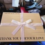 Gi So-you Instagram - 감독님이 주신 선물 🎁 과 편지 너무너무 감사드립니다~ 다음작품에서도 같이하자는 말 감동이었습니다 ㅜㅜ 언제든지 불러주시면 달려가겠습니다 ~^^ 소유 예쁘게 봐주셔서 감사드립니다 더욱더 연기잘하는 좋은연기자가 되도록 노력하겠습니다 ㆍ ㆍ ㆍ ㆍ #기소유#감독님선물#편지#감동감동❤️ #정말감사드립니다 #더욱더연기잘하는#좋은연기자가#되도록노력하겠습니다