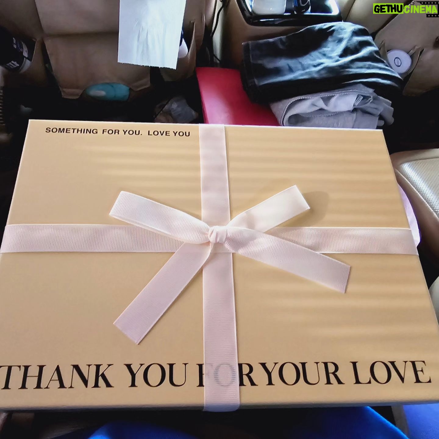 Gi So-you Instagram - 감독님이 주신 선물 🎁 과 편지 너무너무 감사드립니다~ 다음작품에서도 같이하자는 말 감동이었습니다 ㅜㅜ 언제든지 불러주시면 달려가겠습니다 ~^^ 소유 예쁘게 봐주셔서 감사드립니다 더욱더 연기잘하는 좋은연기자가 되도록 노력하겠습니다 ㆍ ㆍ ㆍ ㆍ #기소유#감독님선물#편지#감동감동❤️ #정말감사드립니다 #더욱더연기잘하는#좋은연기자가#되도록노력하겠습니다