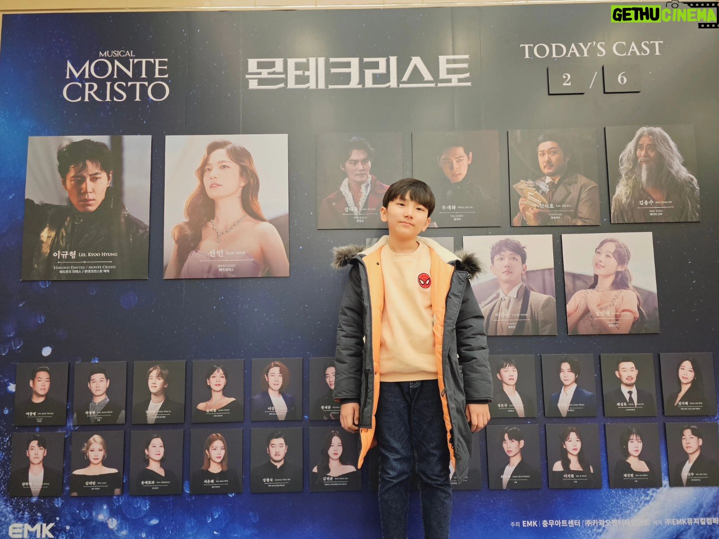 Gi So-you Instagram - 급으로 보게된 뮤지컬~ 어린이 뮤지컬 말고는 처음 보는 뮤지컬에 기남매 완전완전 감동감동😘😘😘😘 은유는 이제 컷다고 사진도 잘 안찍어줌 ㅡㅡ😑😑😑 치사뽕! 엄마 아빠도 오랜만에 본 뮤지컬이였는데 너무 너무 감동이였다~^^ 😍 소유가 커서 뮤지컬도 보고♡ 이제 자주 보러다니자~♡ ㆍ ㆍ #몬테크리스토 #뮤지컬 #기남매 #기은유#기소유#완전반함😍 #너무멋찐무대 #감사합니다