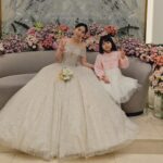Gi So-you Instagram - 20살때부터 알던 경태의 결혼식! 너무 예쁜 신부😍 행복하게 살아~^^ ㆍ ㆍ ㆍ 우리소유는 반짝반짝 드레스보고 눈이 반짝반짝 ✨️ 여자는 여자구나🤭🤭🤭 ㆍ ㆍ ㆍ 소유원피스 @bebezoo_korea ㆍ #동생결혼식#행복하게살아#예쁜신부 #기소유#드레스보고 #눈이반짜반짝#집중했어🥰