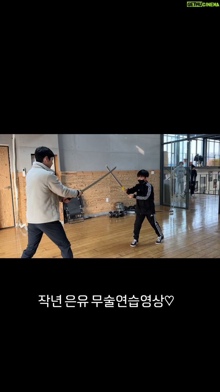 Gi So-you Instagram - 작년에 작품때문에 열심히 연습하던 무술연습~ 연령대가 높아지는바람에 촬영은 못했지만 뒤돌아보니 좋은추억이였네~^^ 다음에 기회가있으면 다시 배워보는걸로^^ ㆍ ㆍ ㆍ #무술연습영상 #작년#좋은경험👍 #추업소환#기은유
