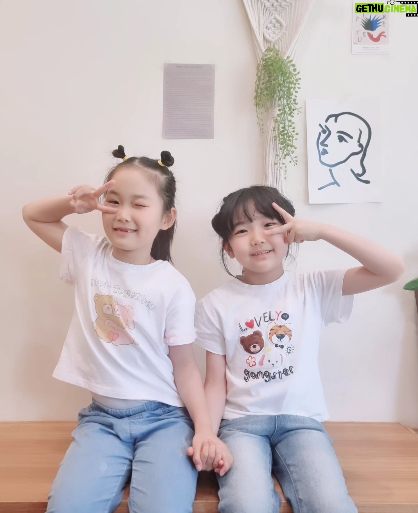 Gi So-you Instagram - 소유 단짝 규리♡♡ 이쁘니들 사이좋게 오래오래 지내자~^^ ㆍ ㆍ ㆍ ㆍ #기소유#단짝친구#박규리#친하게지내자#사랑스러워💕 #잘부탁해#오래오래 #사이좋게지내렴