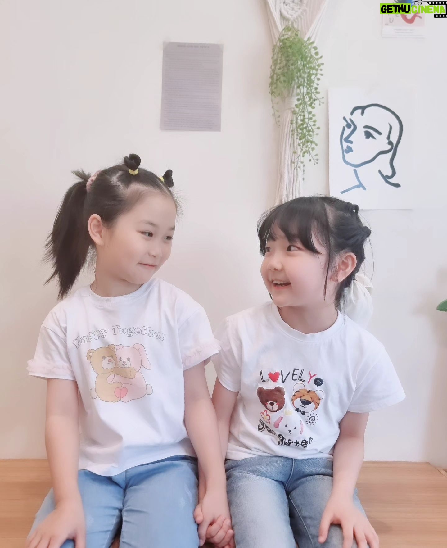Gi So-you Instagram - 소유 단짝 규리♡♡ 이쁘니들 사이좋게 오래오래 지내자~^^ ㆍ ㆍ ㆍ ㆍ #기소유#단짝친구#박규리#친하게지내자#사랑스러워💕 #잘부탁해#오래오래 #사이좋게지내렴