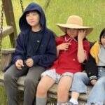 Gi So-you Instagram - 사진도 영상도 잘 안찍어주는 은유~ 이번 섬촬영에서는 소윤이 이모의 📷 에 모든걸 맡기고~ 너무 행복하게 시간보냄~ 이럴줄알았음ㅋ다른옷좀 입힐껄ㅋㅋㅋㅋ 그래도 자연스러운 너의 사진 오랜만^^이라 기록중♡ 고마워 소윤맘~ 너무 사랑스러운 재민이.소윤이 언능 육지에서 다시 또 만나♡ ㆍ ㆍ ㆍ #섬촬영#안전하게#촬영하고#육지에서#만나 #기은유#기소유#이소윤#홍재민 #사랑스러워💕