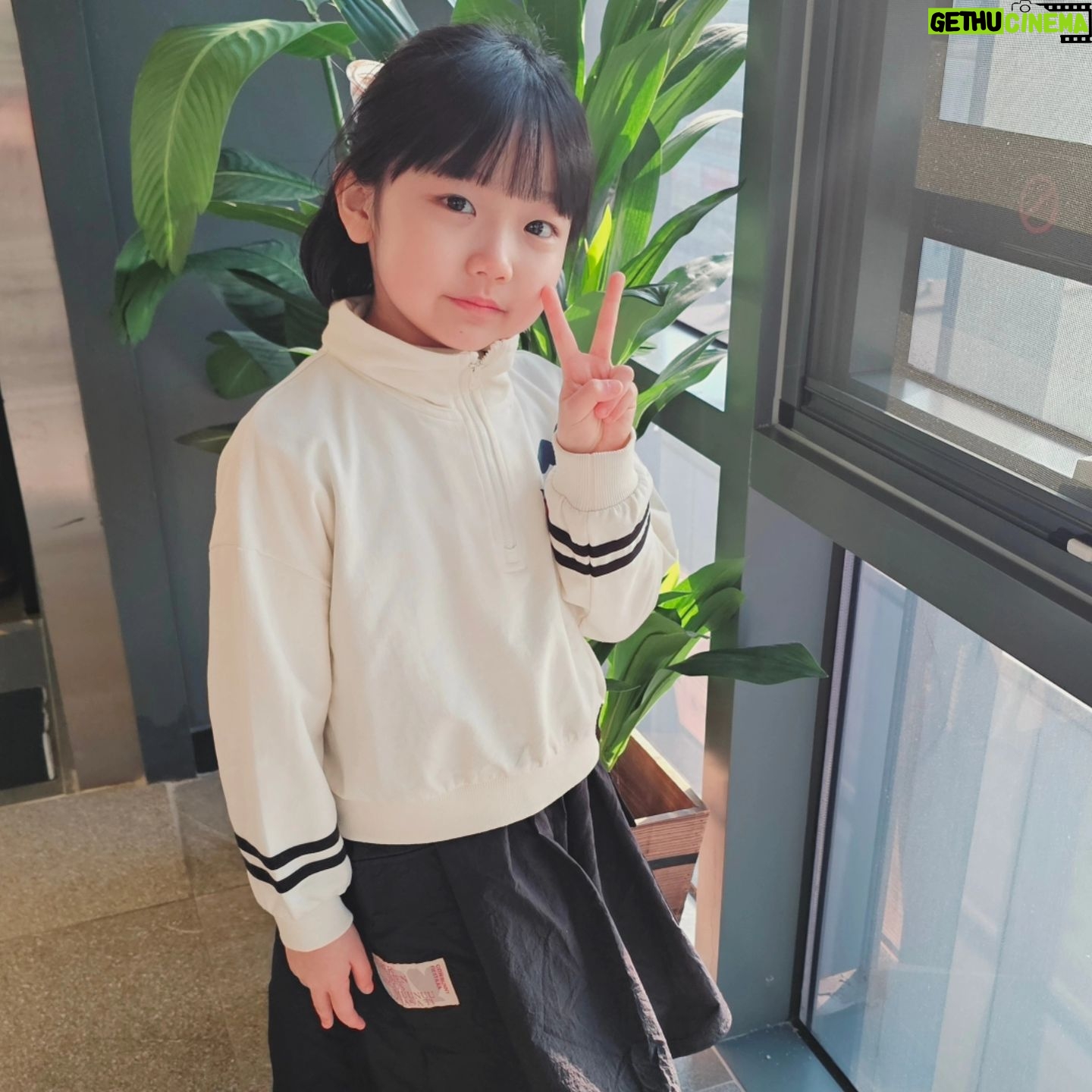Gi So-you Instagram - #협찬 무누는 언제나 옳다~^^ 무누만의 스타일♡♡♡ 👍👍👍 ㆍ ㆍ ㆍ ㆍ 소유 옷 @muunuu_official ㆍ ㆍ ㆍ #무누#예쁜옷#muunuu #기소유#아역배우