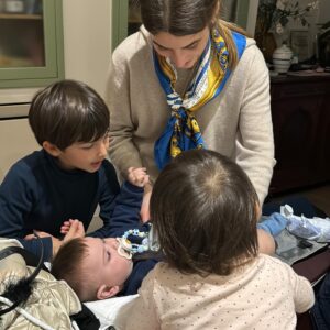 Giada Pezzaioli Instagram - 5 giorni da ricordare ♥️ 
Metti due sorelle e tre bambini, tanta voglia di stare insieme e fare mille cose, quelle che quando sei lontana dici “quando vieni lo faremo insieme” e così è stato. Ho cercato di mantenere quelle promesse e di fare insieme a te @gloria.pezzaioli ciò che non possiamo fare tutti i giorni , data la distanza che ci separa. È stato come tornare bambine, è stato un sogno, nonostante il caos creato dai nostri bambini 👶 👦🏽👧🏽 . 
Arrivederci sorellina mia , fino al prossimo viaggio ♥️ 
Ora aspetto @sofiaapezzaioli te, il tempo di finire la sessione e ti rubo per un po’ di meritato relax ed esaurimento mood zia in carriera 🦹🙏♥️